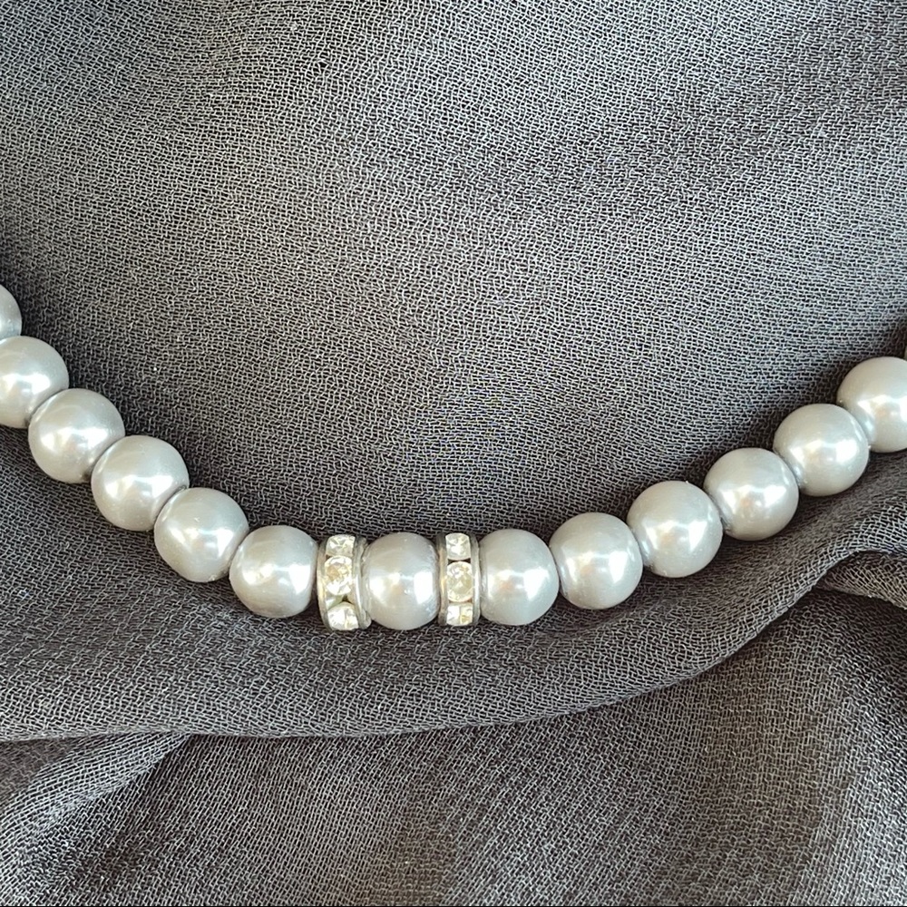 Neck lace/Gray shell pearl round beads